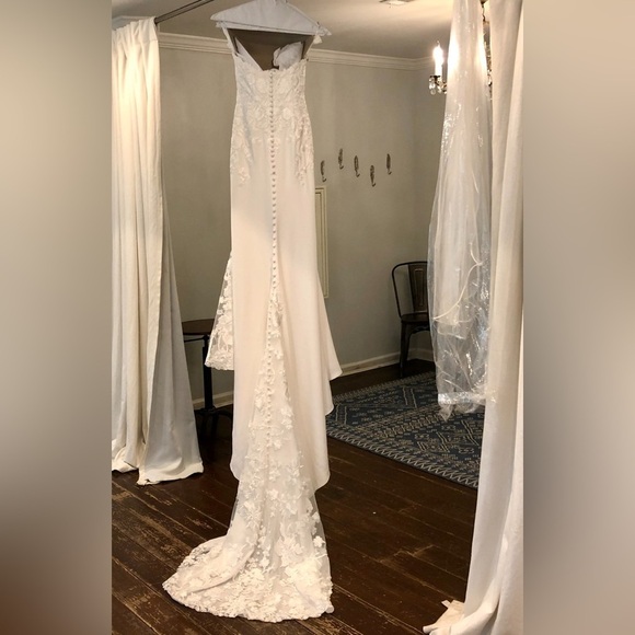 Pronovias Epico Wedding Dress & Veil Sz U. 0. Professionally cleaned & preserved - Picture 4 of 16